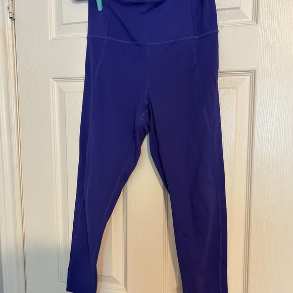 Girlfriend Collective purple 3/4 length compressive leggings - Picture 4 of 5